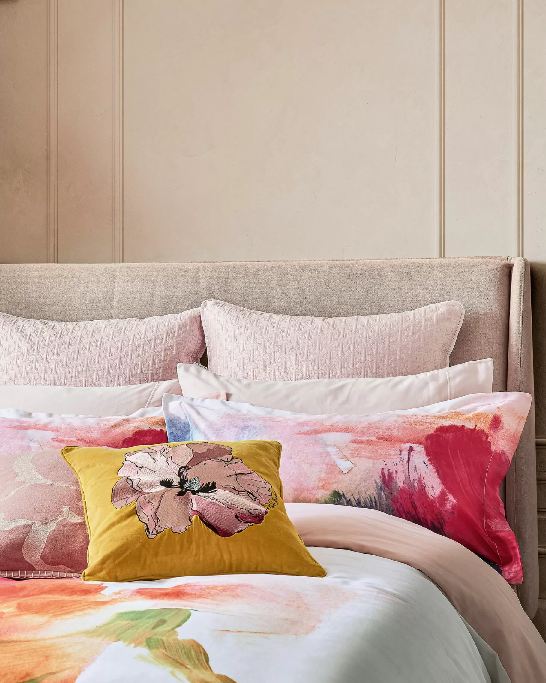 Asfetic-Ted Baker Hot