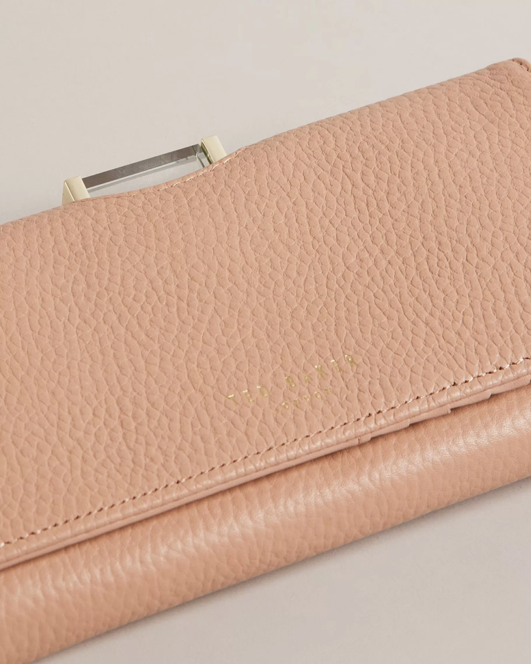 Bitaas-Ted Baker Store