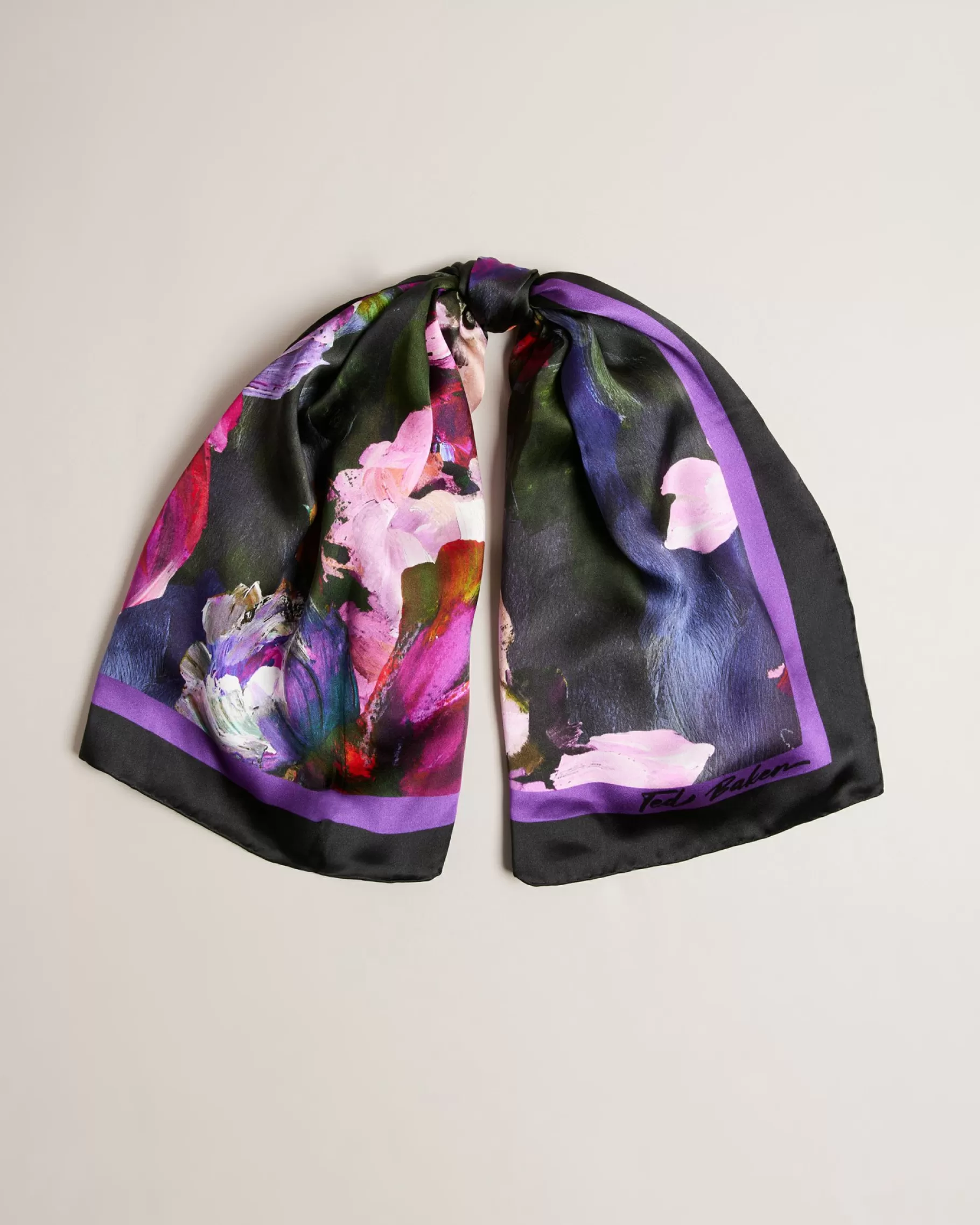Ellenns-Ted Baker Hot