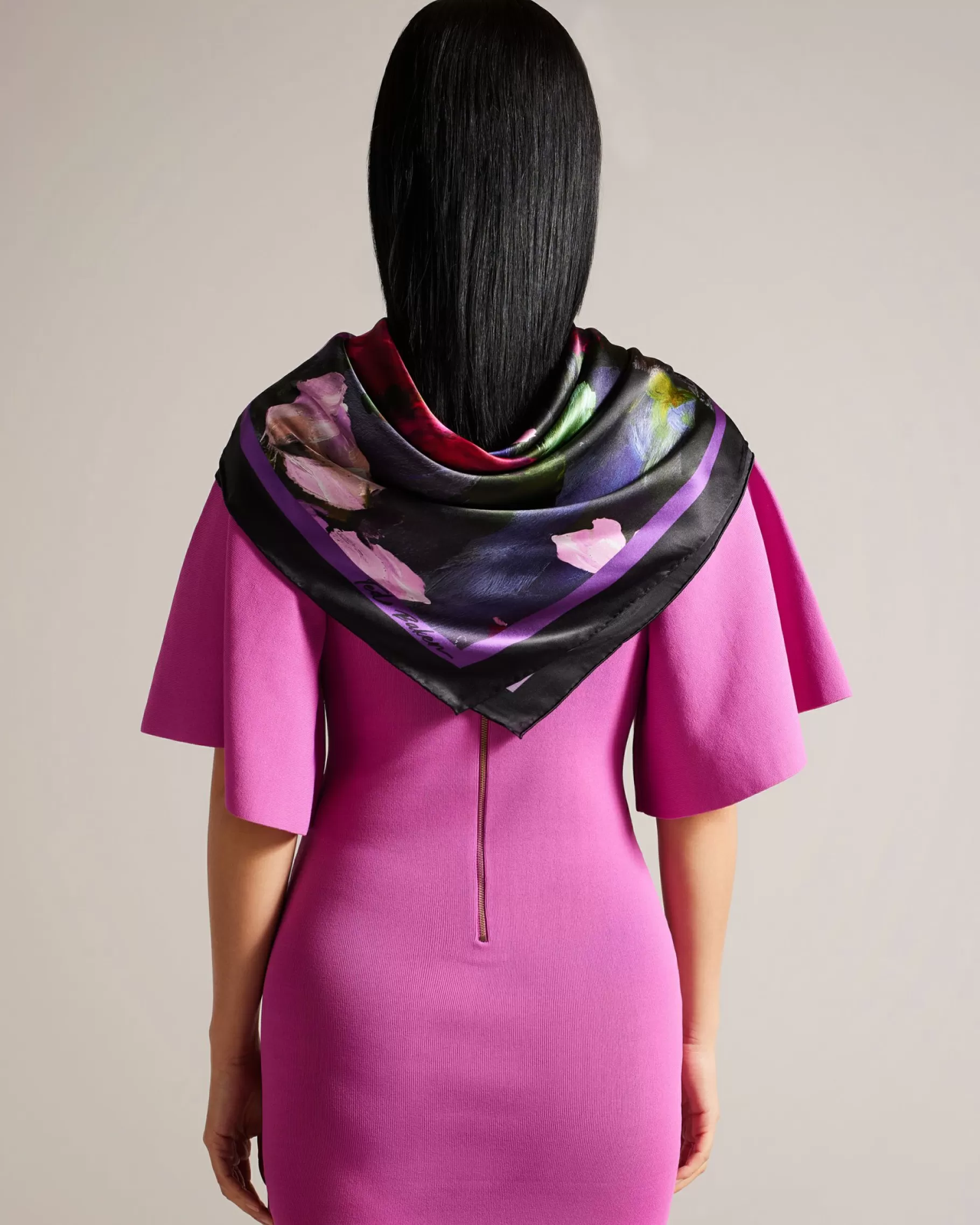 Ellenns-Ted Baker Hot