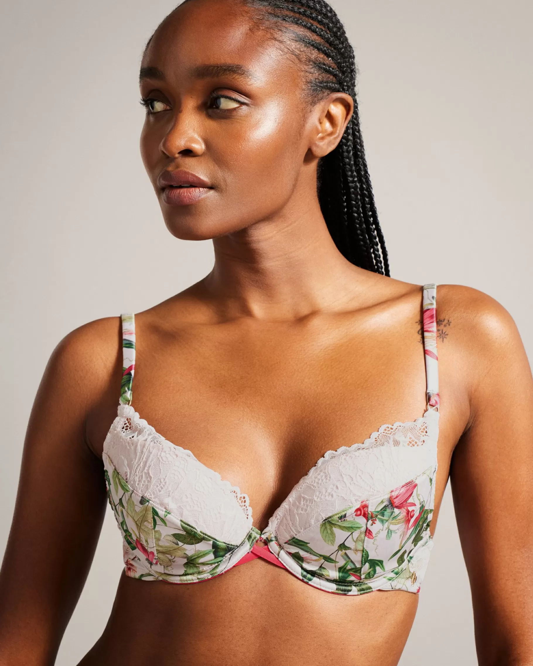 Laiyyla-Ted Baker Hot