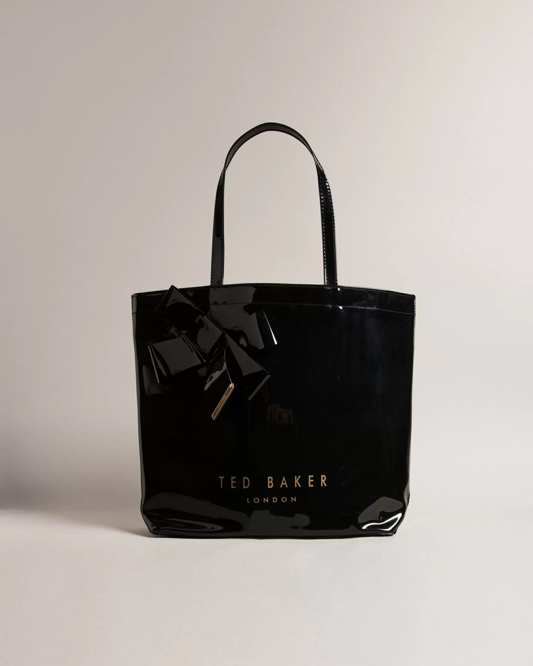 Nicon-Ted Baker Store