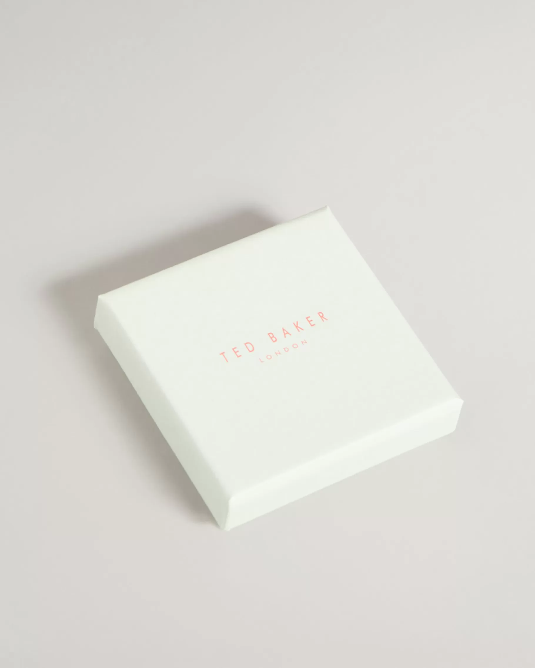 Sarsah-Ted Baker Hot