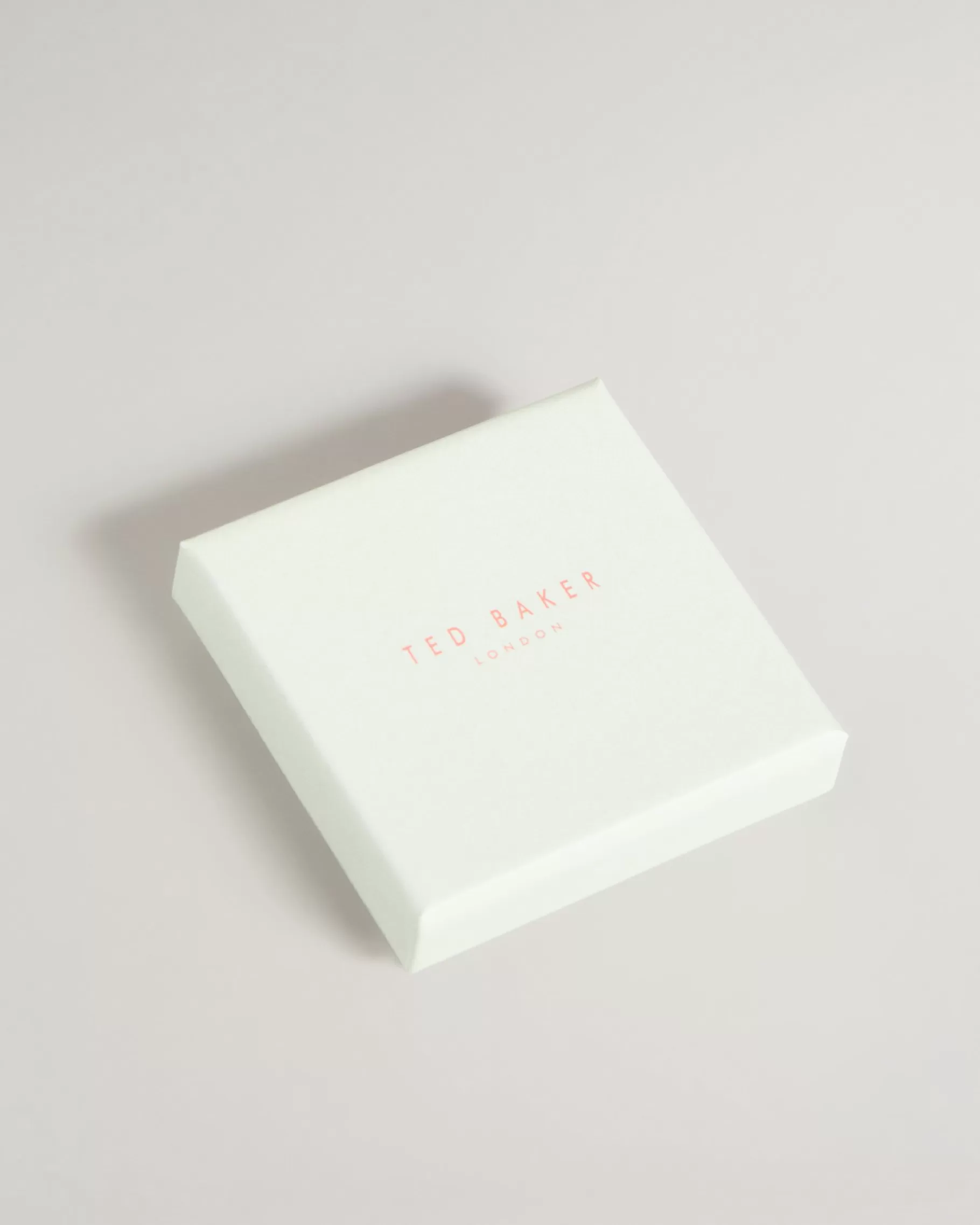 Sercie-Ted Baker Hot