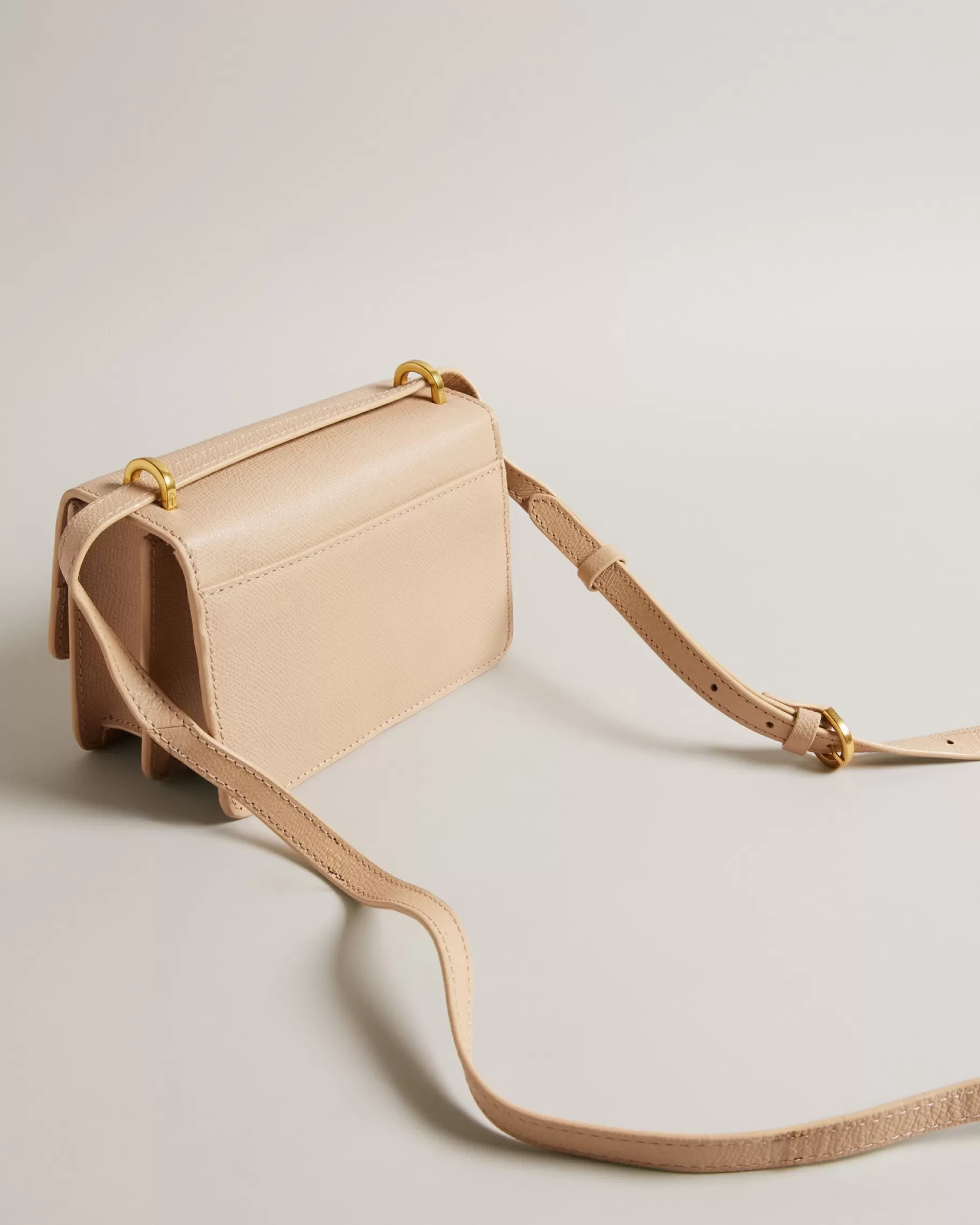 Ssloane-Ted Baker Sale