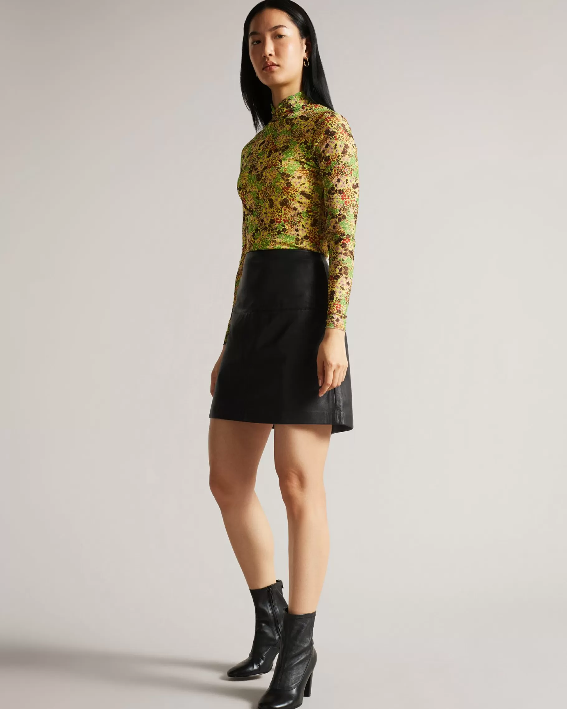 Valiat-Ted Baker Fashion