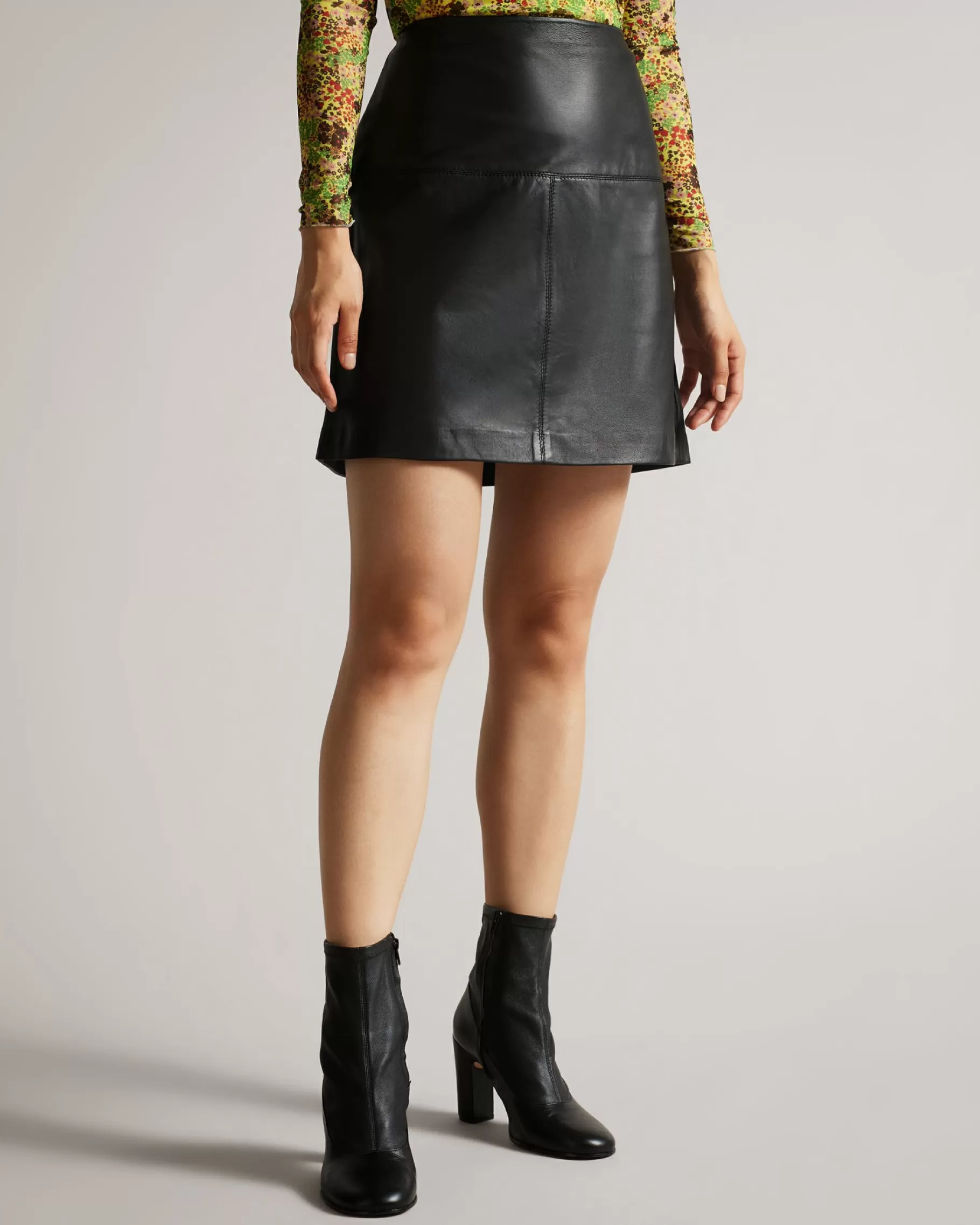 Valiat-Ted Baker Fashion